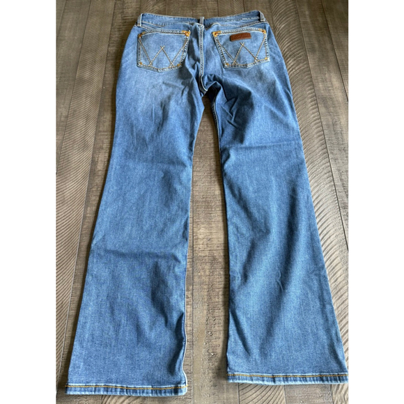 Women's Wrangler Blue Boot Cut Jeans Size 15/32 with Orange Stitching - Picture 8 of 8